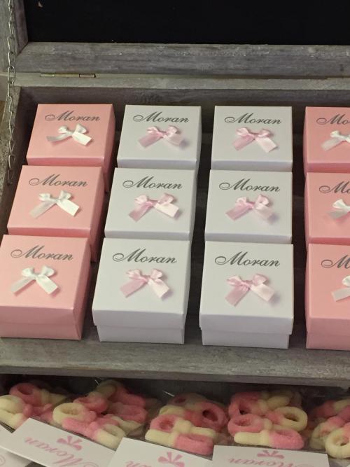 Bonino Wevelgem doosjes kleefstrikje roze wit
