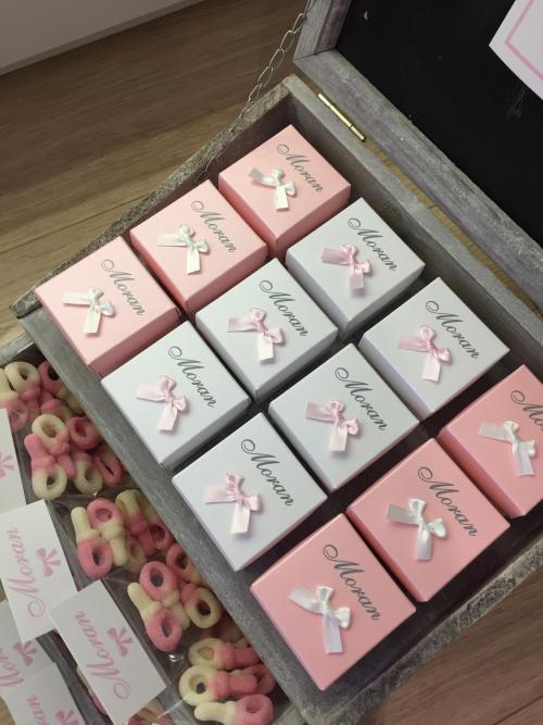 Bonino doopsuiker geboortedrukwerk Wevelgem snoepzakjes roze tutjes